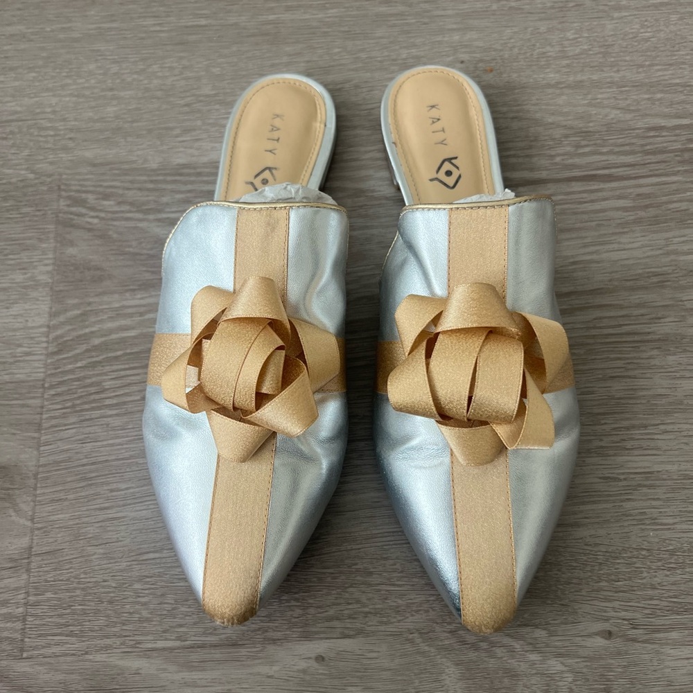 Katy Perry Christmas bow slip on shoes sz 8